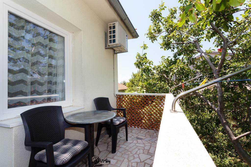 Apartments D Крк Экстерьер фото